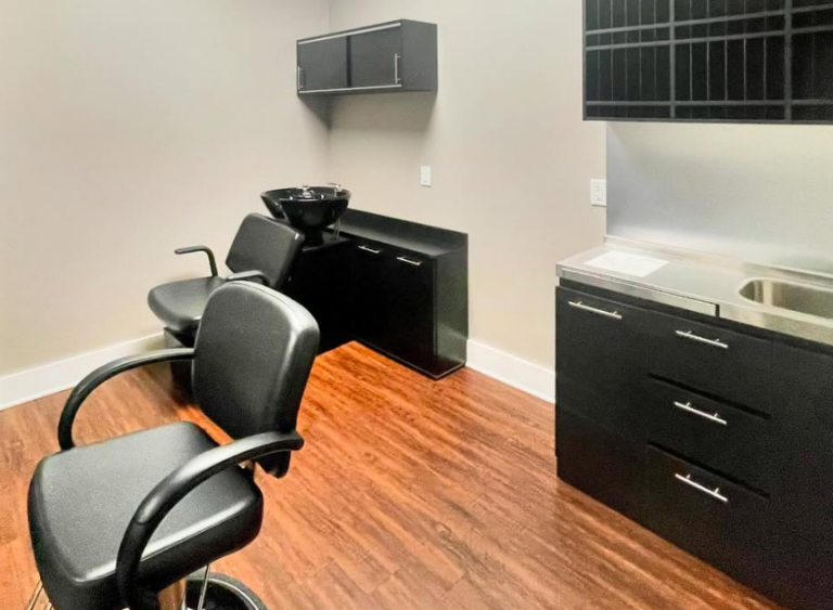 beauty salon booth rental​